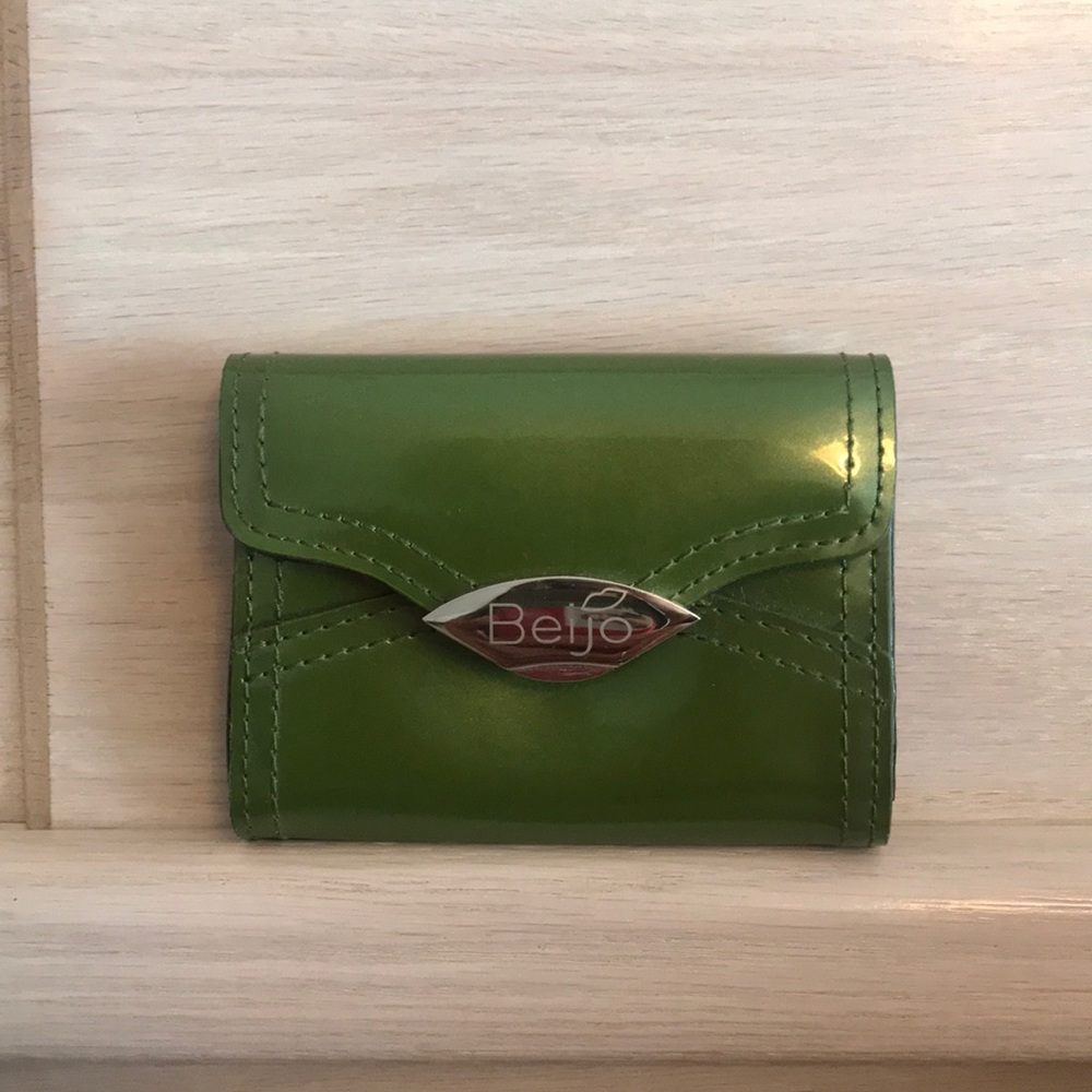 small green beijo wallet
